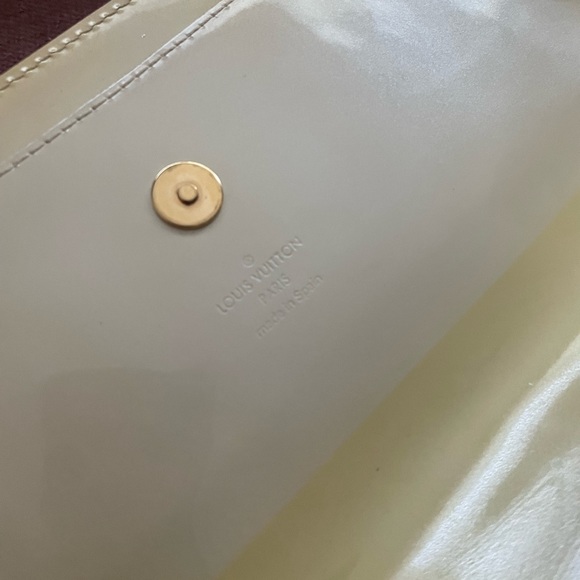 Louis Vuitton Yellow Vernis Sobe ClutchVGUC- PRICE DROPPED! - Picture 10 of 12